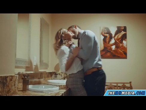 ❤️ Quando una bionda formosa ti seduce in un bagno pubblico ❤ Porno duro al it.hentaivost.ru ☑